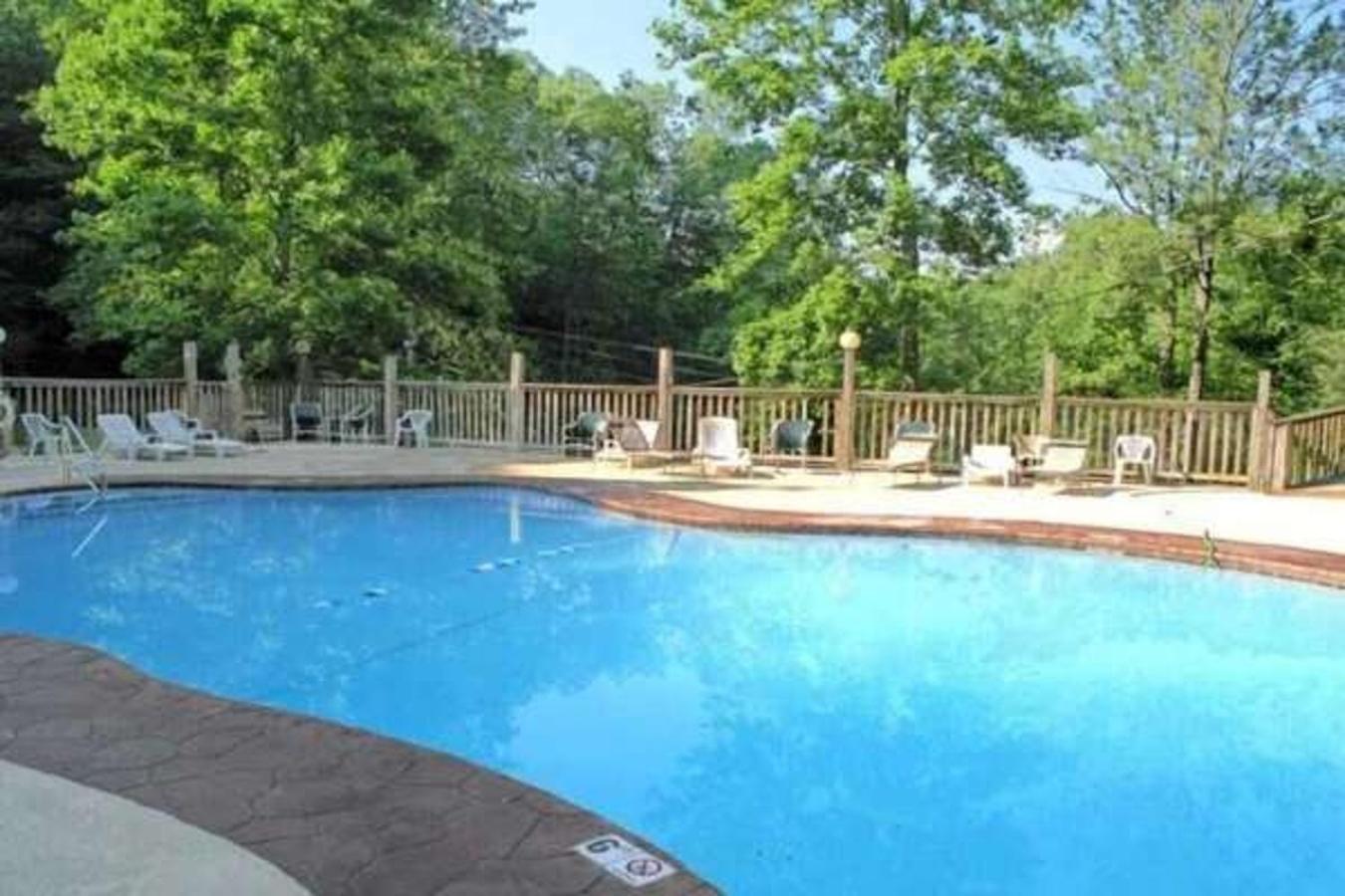 A Charming Cabin, Pool, Firepit, Hot Tub-Jacuzzi Gatlinburg Exterior photo