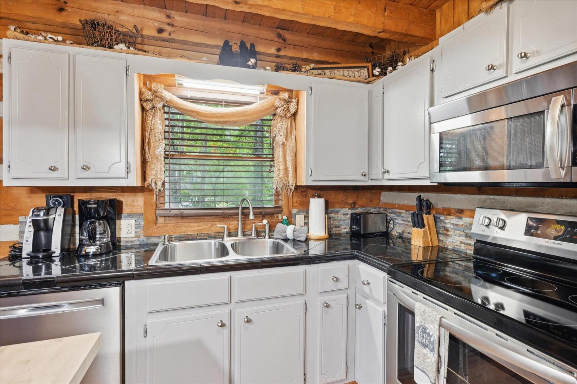 A Charming Cabin, Pool, Firepit, Hot Tub-Jacuzzi Gatlinburg Exterior photo